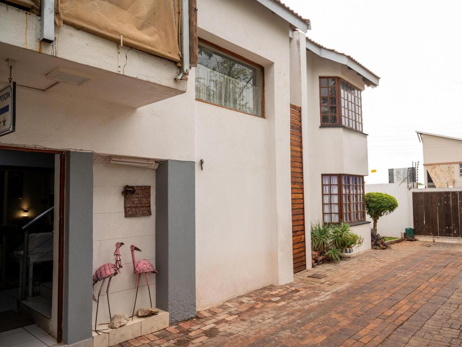 Sleepers Villa Guesthouse Polokwane Exterior photo
